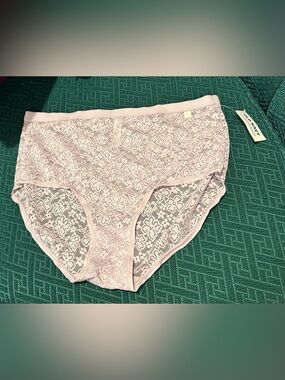 Super soft Old Navy High-Waist all lace Briefs in Light purple